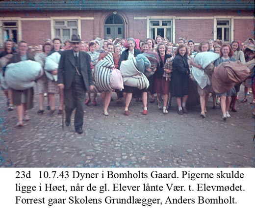 Efterskoleelever overnatter på Bomholdts gård - 1943