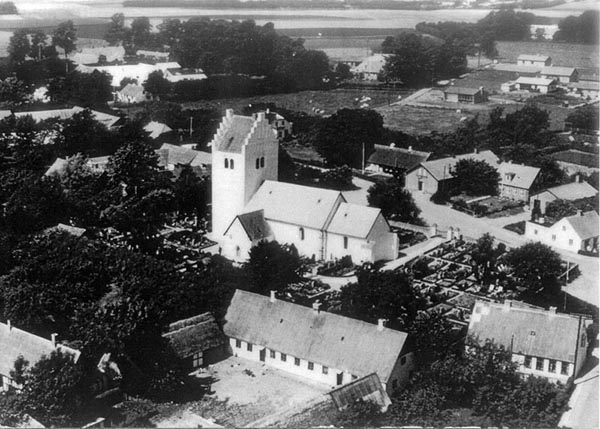 Luftfoto fra 1960'erne før gårdbranden